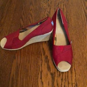 Tom red wedge shoes